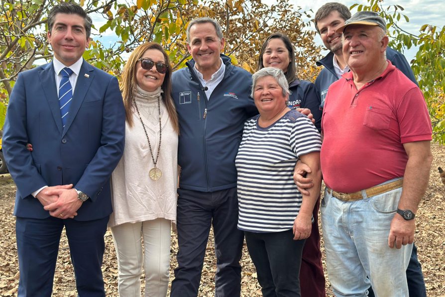 Autoridades visitan experiencias de usuarios INDAP de las comunas de Curacaví y María Pinto