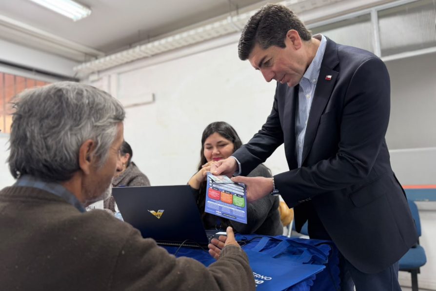 Operativo especial de Gobierno en Terreno en Melipilla permitió apoyar a la comunidad en la activación del Cupón de Gas y revalidación de la TNE