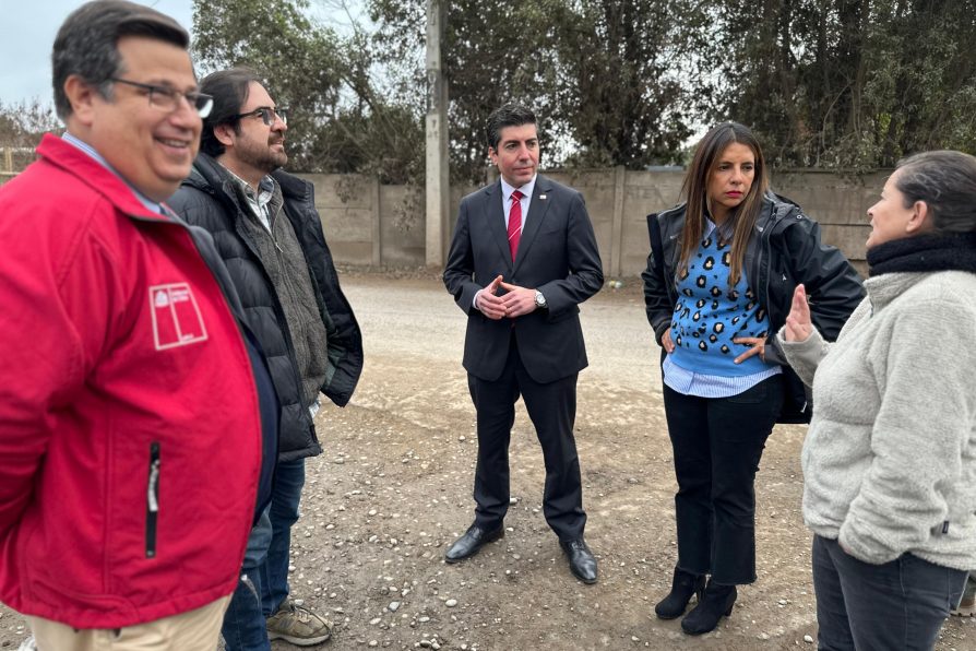 Autoridades coordinan convenio de colaboración para el camino El Bajo de Melipilla