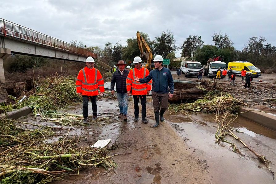 Delegado Presidencial Provincial inspeccionó sectores afectados por el sistema frontal en Curacaví y coordinó acciones para recuperar la conectividad
