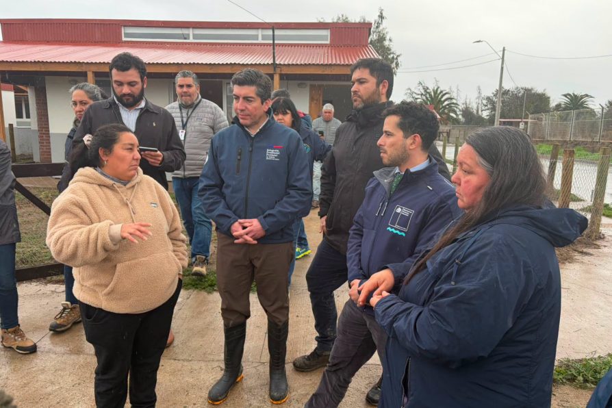 Autoridades inspeccionan proyecto habitacional Villa Hermosa de María Pinto y coordinan soluciones tras anegamientos de calles provocados por el sistema frontal