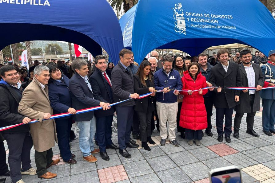Autoridades reinauguran Plaza Los Héroes de Melipilla gracias a inversión del Gobierno Regional por más de $1.670 millones