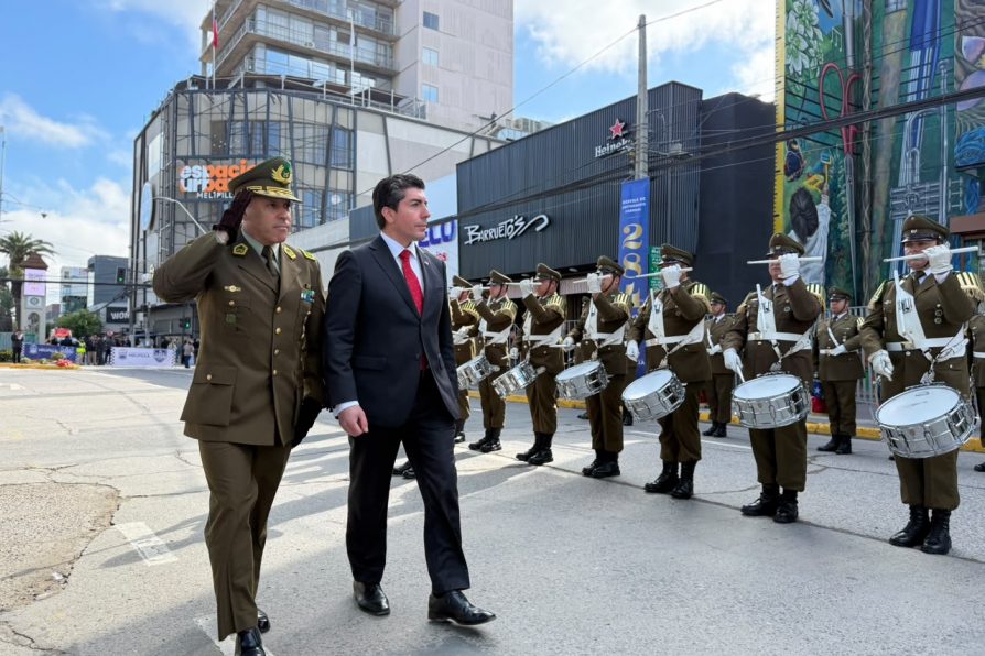 Delegado Presidencial Provincial “da el vamos” a Desfile por Aniversario 284 de Melipilla
