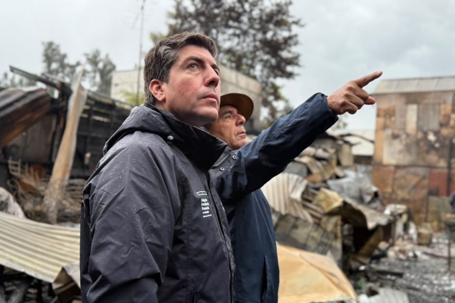 Delegado Gastón Libuy coordina en terreno apoyo a pomairinos afectados por incendio